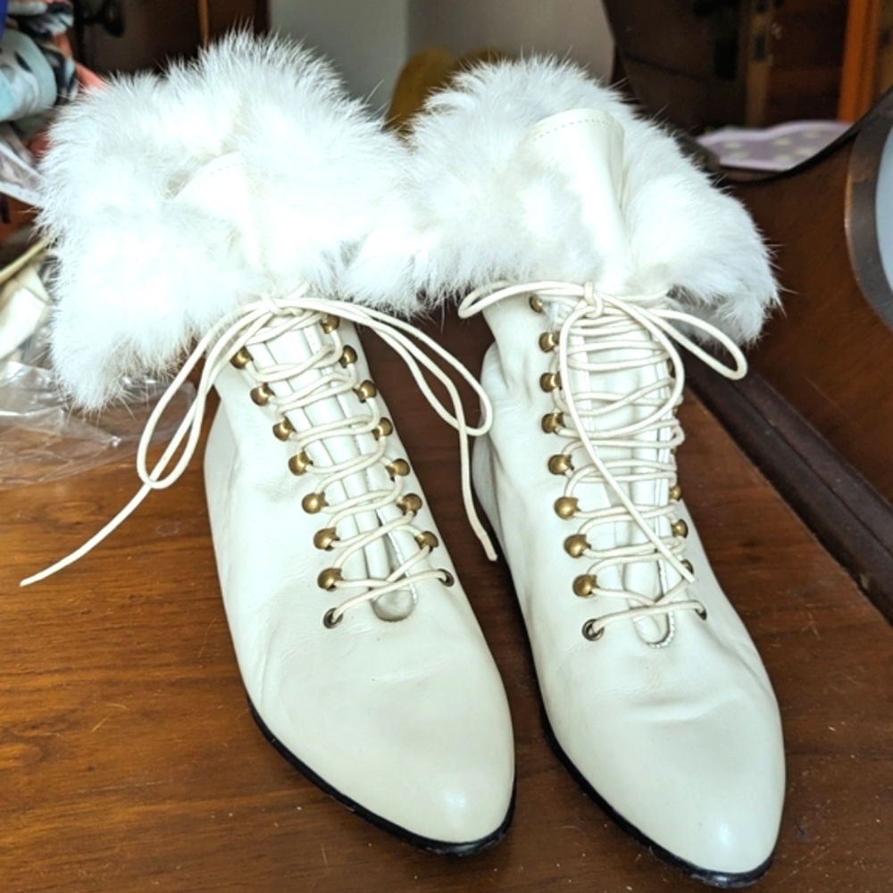 NWOT Vintage Italian Leather with Fur Lord & Taylor Lace-Up Boots